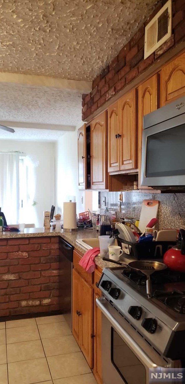 62 Forsythia Ln, Paramus NJ  07652-4306 exterior