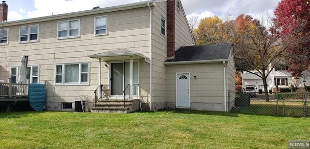 62 Forsythia Ln, Paramus, NJ 07652