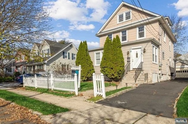 135 Beechwood Ave, Bogota, NJ 07603