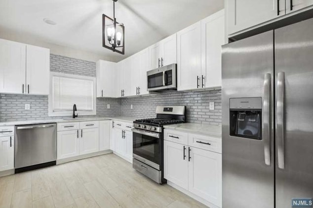 606 54th St, West New York, NJ 07093-5533