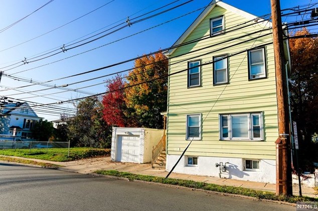 46 Jewell St, Outwater, NJ 07026