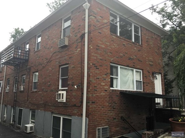 2443 3rd St #3, West Fort Lee, NJ 07024