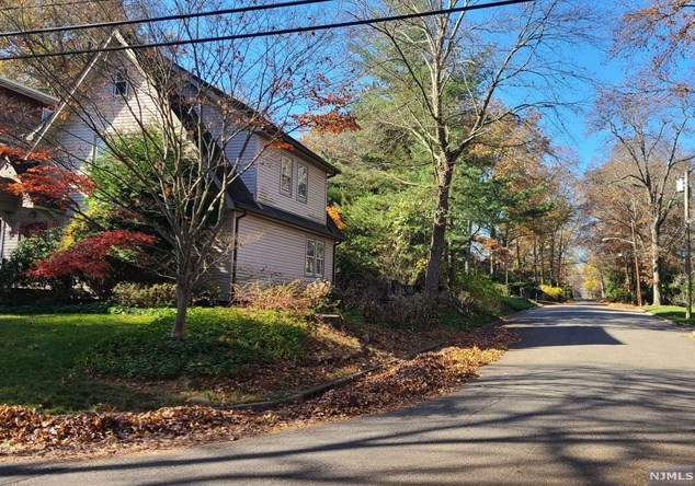 93 Stelfox St, Demarest, NJ 07627