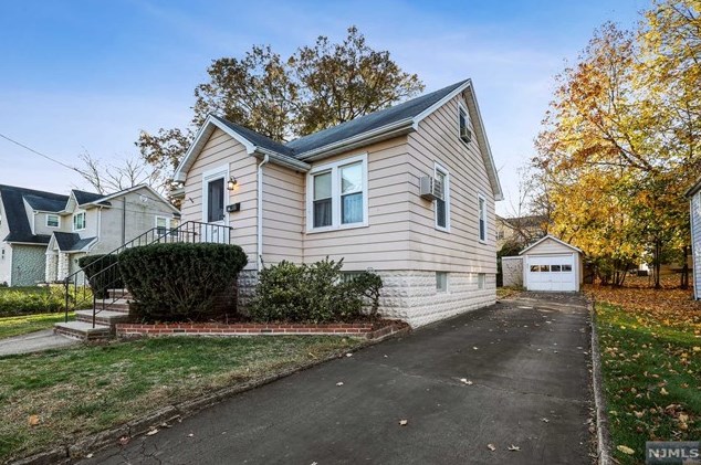 79 6th St, Cresskill, NJ 07626