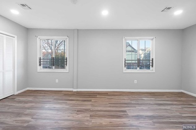 186 Huntington Ter, Newark NJ  07112-1855 exterior