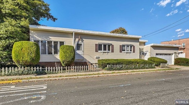 755 4th St, Secaucus, NJ 07094