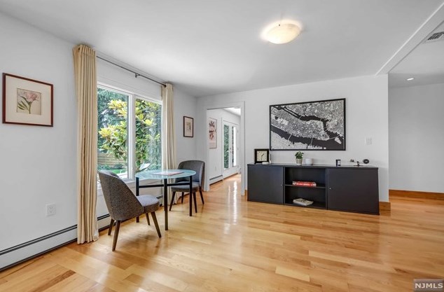 284 Martom Rd, Wyckoff NJ  07481-2404 exterior