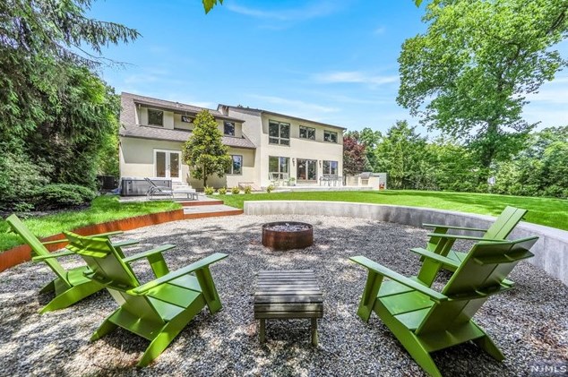 284 Martom Rd, Wyckoff NJ  07481-2404 exterior