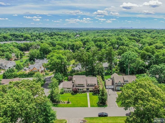 284 Martom Rd, Wyckoff NJ  07481-2404 exterior