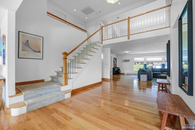 284 Martom Rd, Wyckoff NJ  07481-2404 exterior