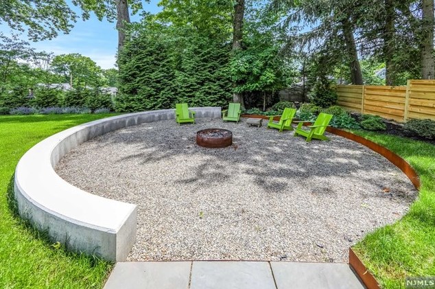 284 Martom Rd, Wyckoff NJ  07481-2404 exterior
