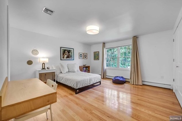 284 Martom Rd, Wyckoff NJ  07481-2404 exterior
