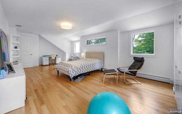 284 Martom Rd, Wyckoff NJ  07481-2404 exterior