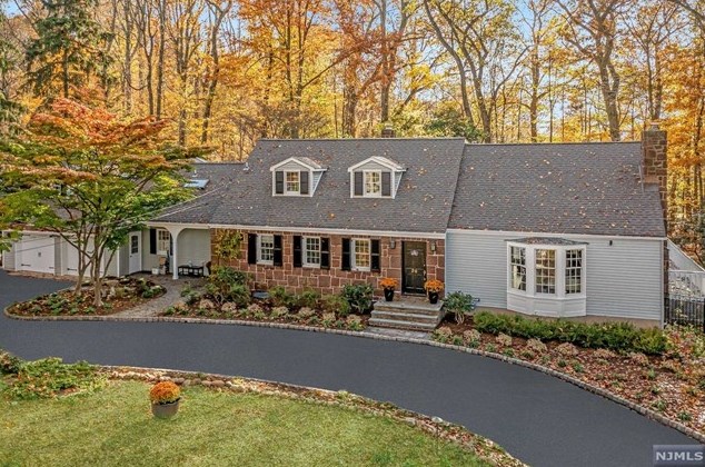 26 Old Woods Rd, Upper Saddle River, NJ 07458