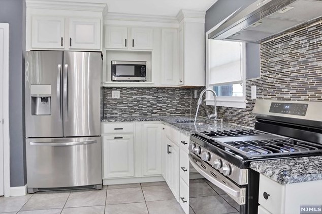 97 Ames Ave, Bergenfield NJ  07621-1563 exterior