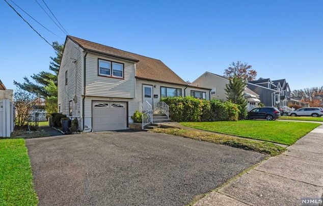 332 Congress St, Saddle Brook, NJ 07663-4610