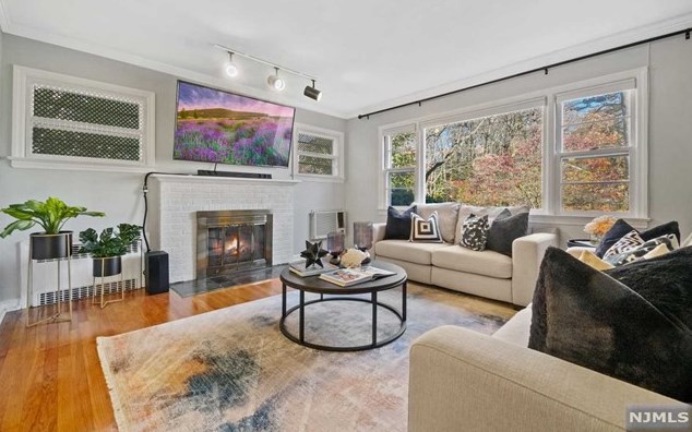 397 Knickerbocker Rd, Tenafly, NJ 07670
