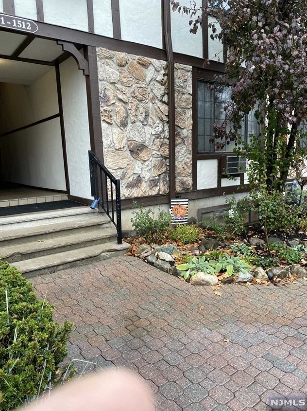 1504 Faulkner Ct, Mahwah, NJ 07430