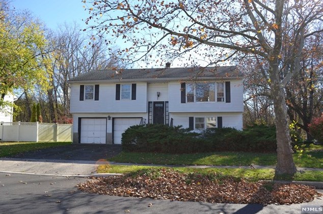 11 Steinbach Pl, Westwood, NJ 07675-3324