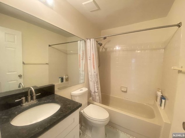 22 Regency Cir, Englewood NJ  07631-5046 exterior