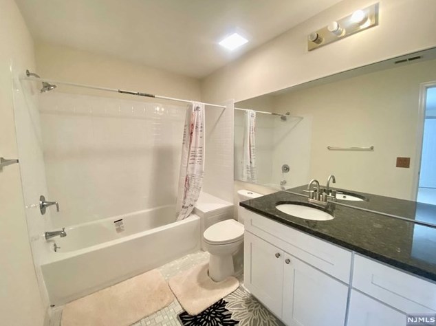 22 Regency Cir, Englewood NJ  07631-5046 exterior