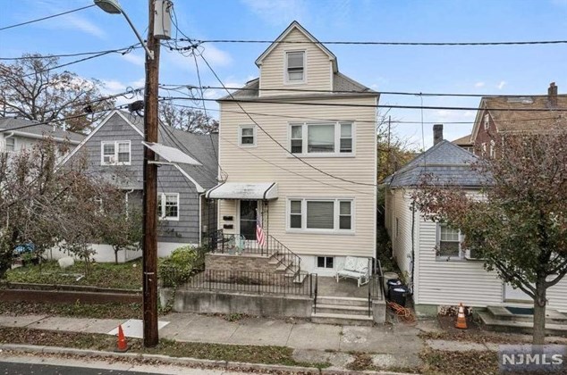 26 Bergen St, Outwater, NJ 07026