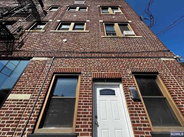 117 S Washington Ave #9, Bergenfield, NJ 07621