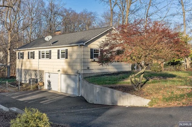 576 Brookside Ave, Allendale, NJ 07401