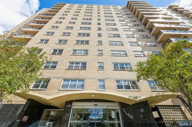 7100 Blvd E #14a, West New York, NJ 07093
