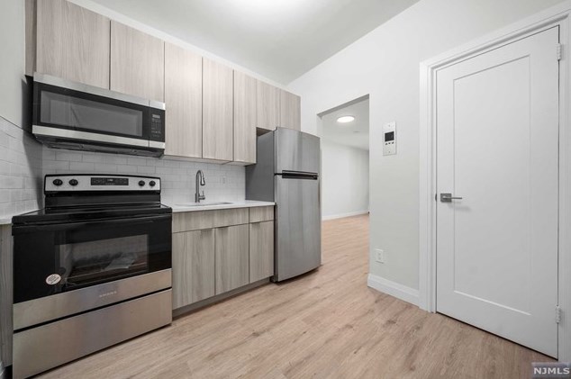 95 Orient Wy #1h, Rutherford, NJ 07070