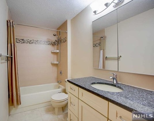 222 Harmon Cove Tower, Secaucus NJ  07094-1729 exterior