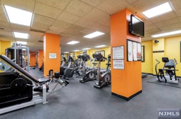 222 Harmon Cove Tower, Secaucus NJ  07094-1729 exterior
