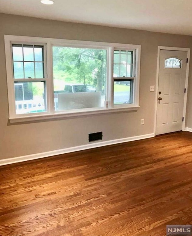 15 Brook St, Mahwah, NJ 07430
