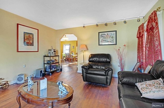 10 Cleveland Ave, Newark NJ  07106-3615 exterior