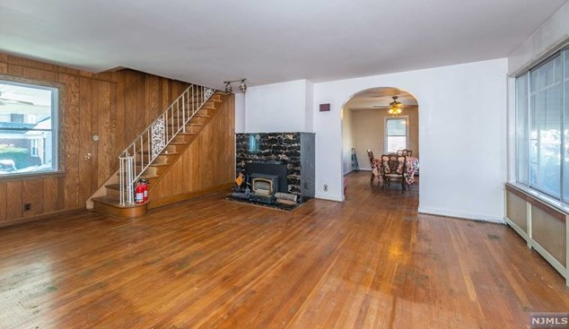 198 Market St, Saddle Brook, NJ 07663