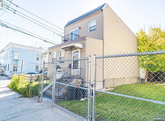 109 Clinton Ave, Jersey City, NJ 07304-2428