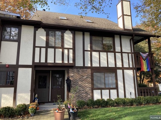 3012 Stowe Ln, Mahwah, NJ 07430