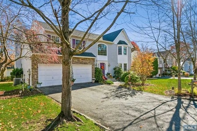312 Evergreen St, Hillsdale, NJ 07642-1619