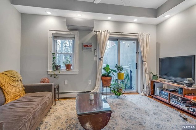 251 York St, Jersey City, NJ 07302-4014