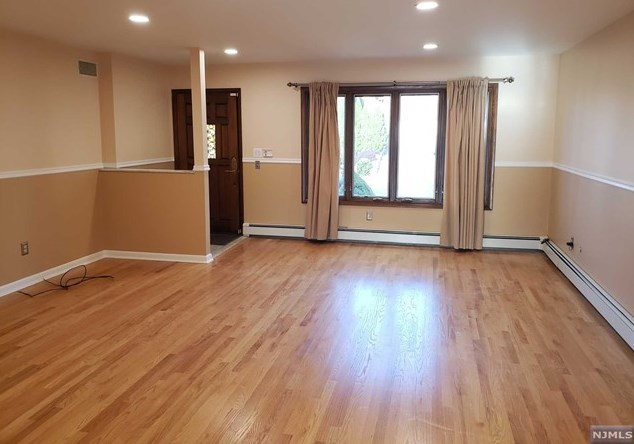 238 E Palisades Blvd #1fl, Palisades Park, NJ 07650