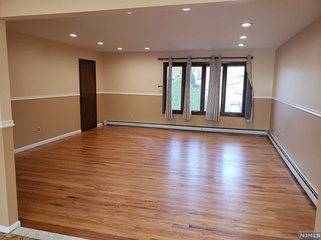 238 E Palisades Blvd #2fl, Palisades Park, NJ 07650