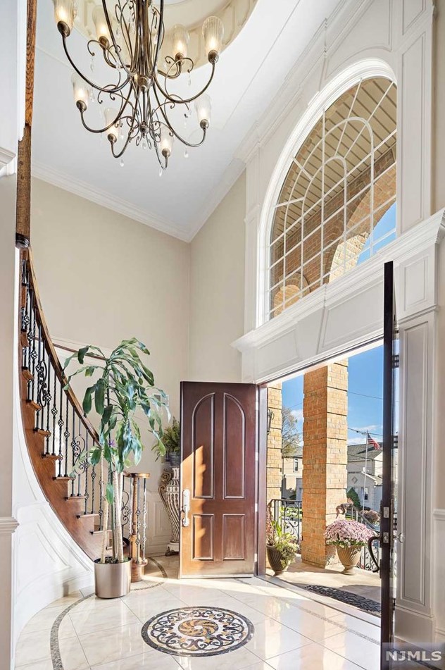 375 Oncrest Terrace, Cliffside Park, NJ 07010