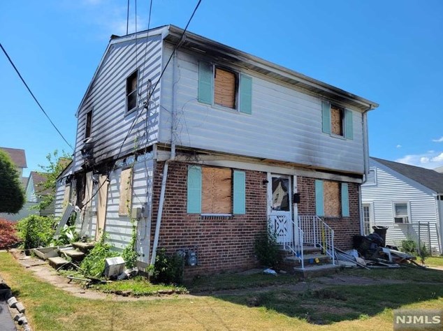 34 Palsa Ave, Elmwood Park, NJ 07407