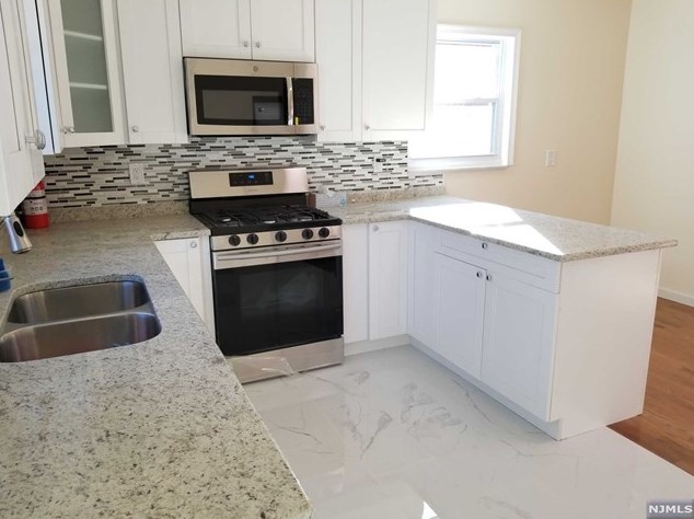 420 9th St #1fl, Palisades Park, NJ 07650
