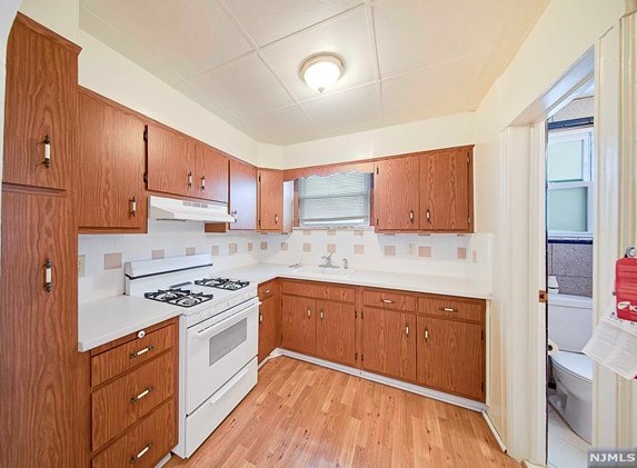 36 Division Ave #1, Outwater, NJ 07026
