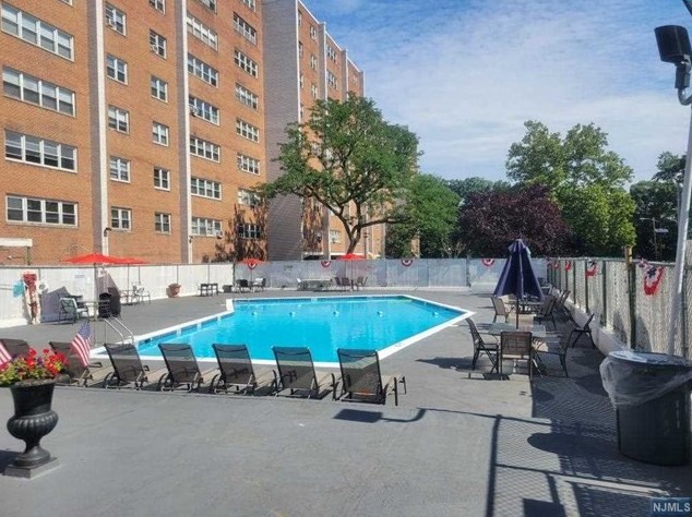 39 E 39th St Apt 7h, Paterson, NJ