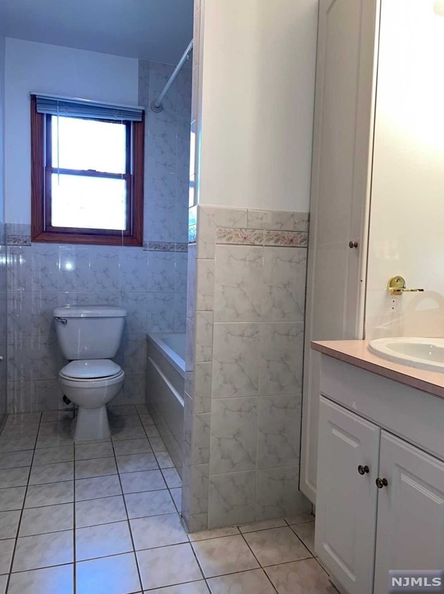 102 Scoles Ave, Clifton NJ  07012-1120 exterior
