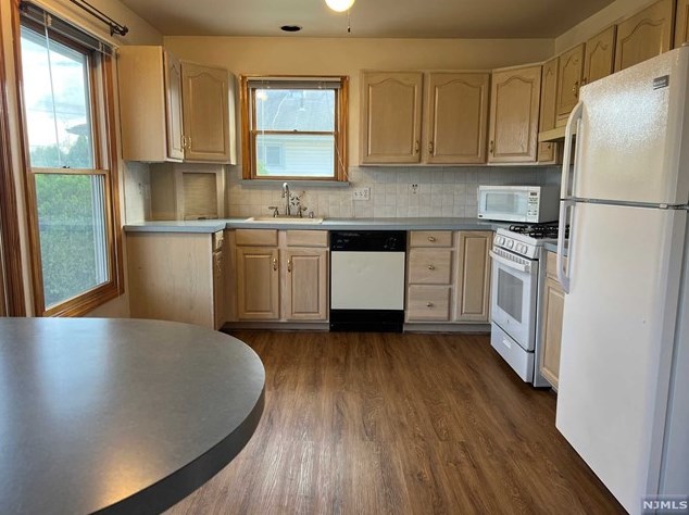 102 Scoles Ave, Clifton NJ  07012-1120 exterior