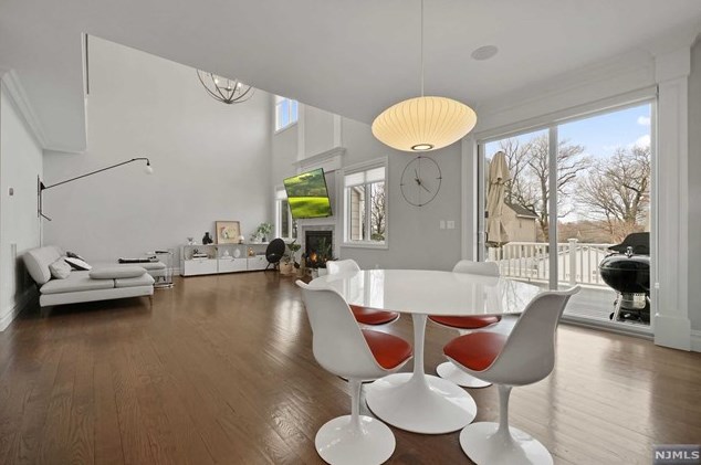 247 Wedgewood Dr, Paramus NJ  07652-3318 exterior