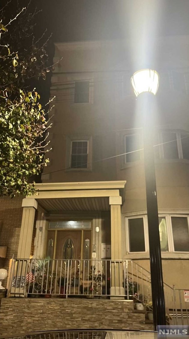 2714 New York Ave, Union City, NJ 07087